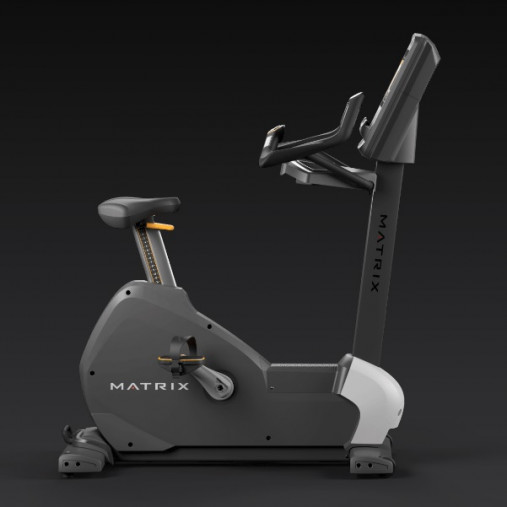 Вертикальный велотренажер Matrix Performance. Консоль Touch