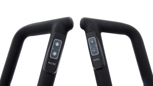 Кнопки изменения нагрузки и наклона на  поручнях