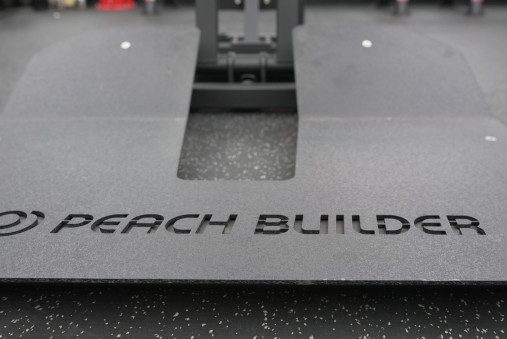 Тренажер приседание с поясом серии Peach Builder PB312 на свободных весах